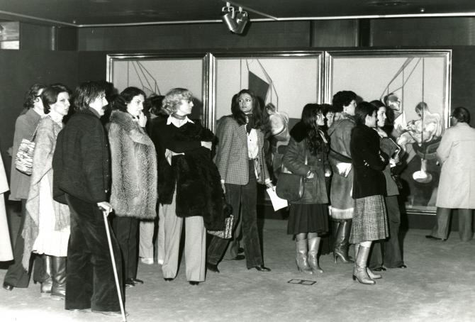 Black and white photograph of museum visitors at the Francis Bacon retrospective at Fundación Juan March, 1978