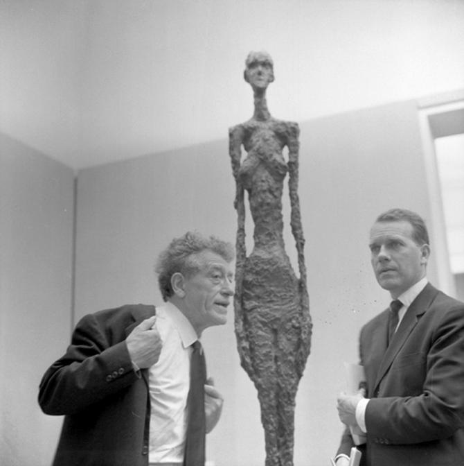 Black and white photograph of Alberto Giacometti at the 31st Biennale, Venedig 1962